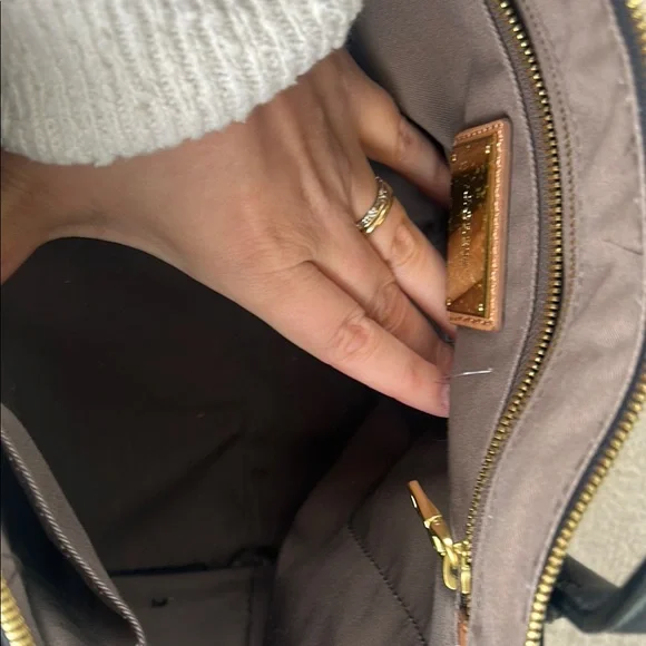 Jcrew Leather Sophisticated Black and Cream Tote Bag - Picture 4 of 5